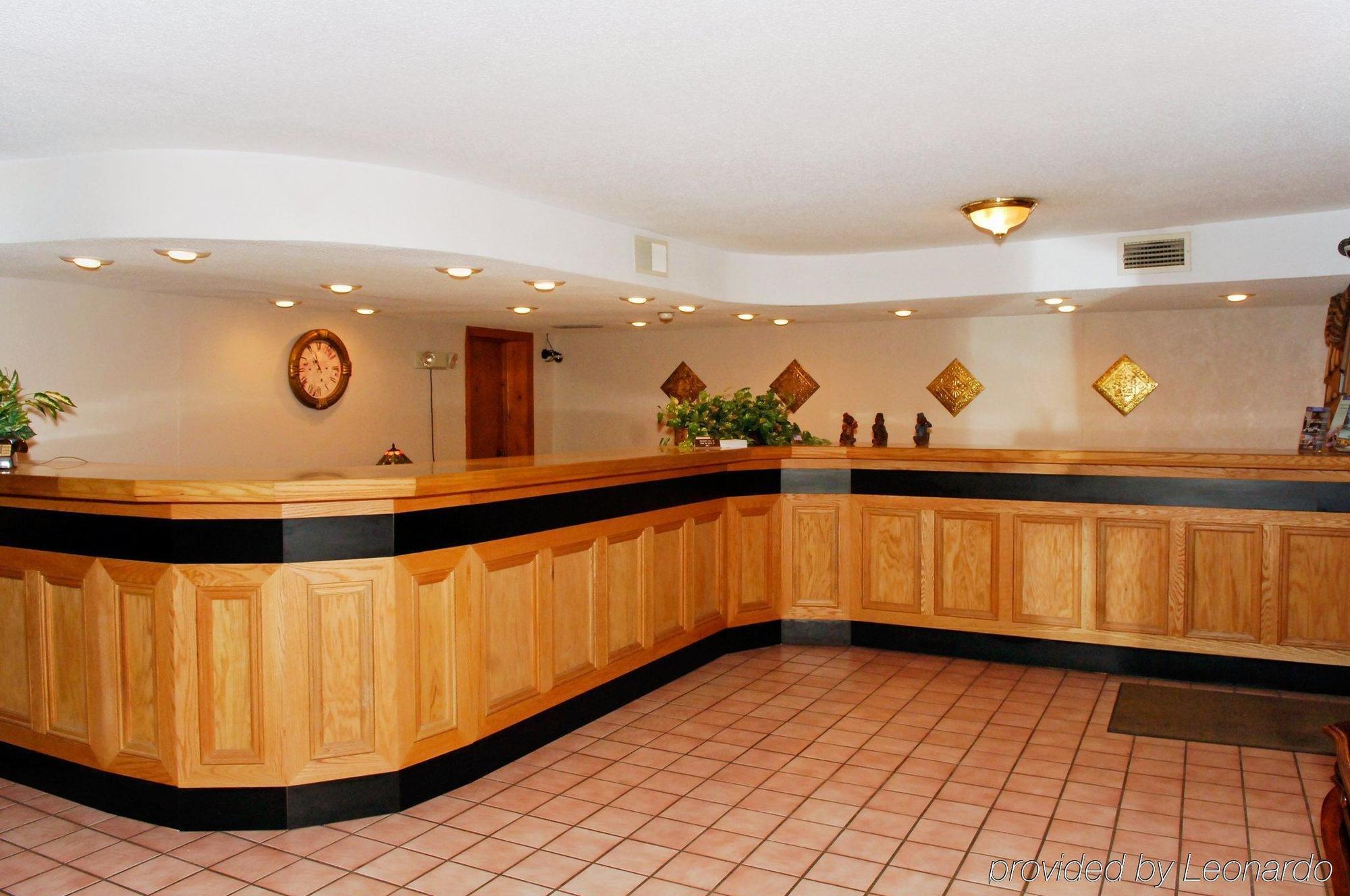 Red Roof Inn Форрест-Сити Интерьер фото