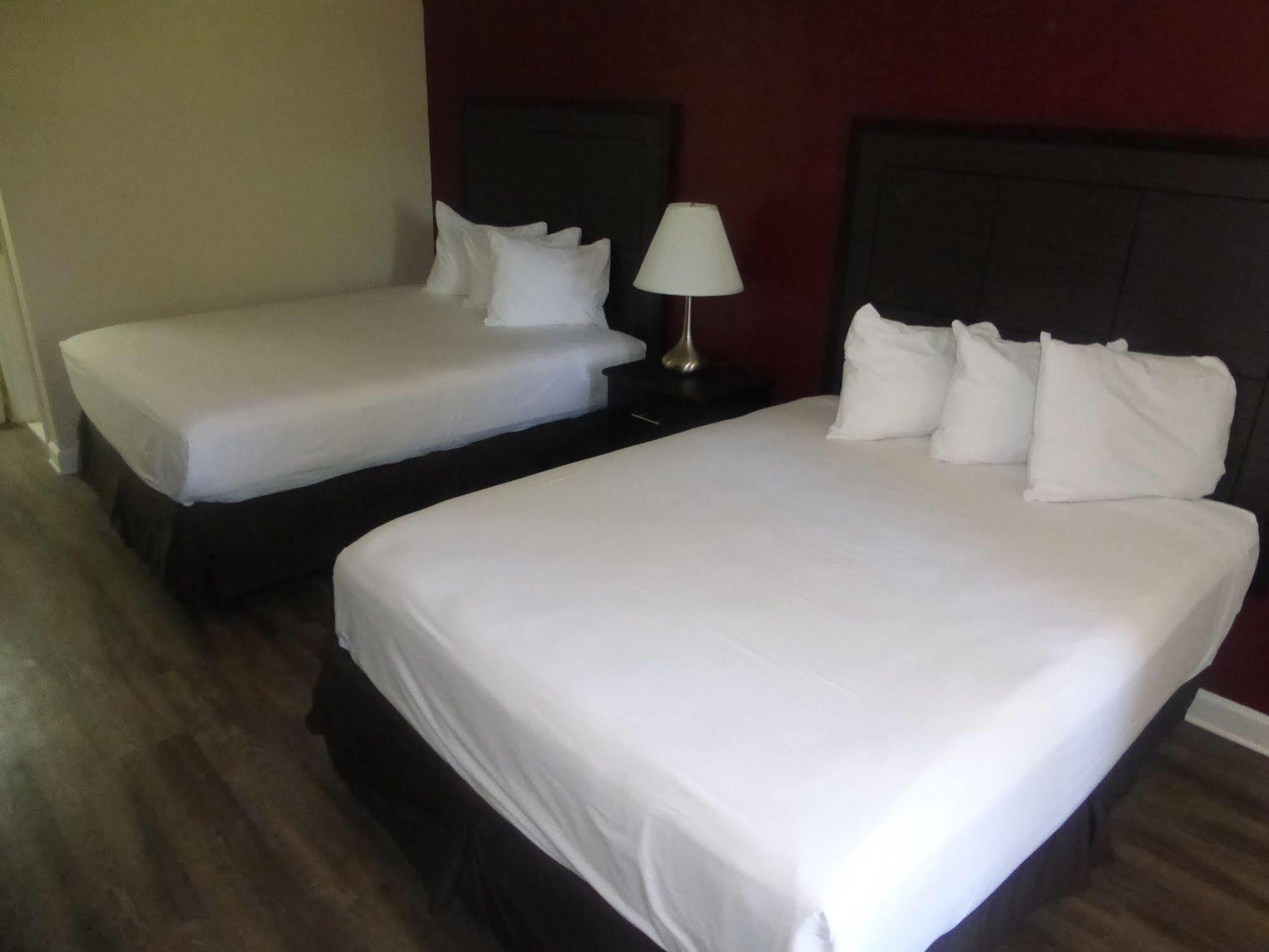 Red Roof Inn Форрест-Сити Экстерьер фото