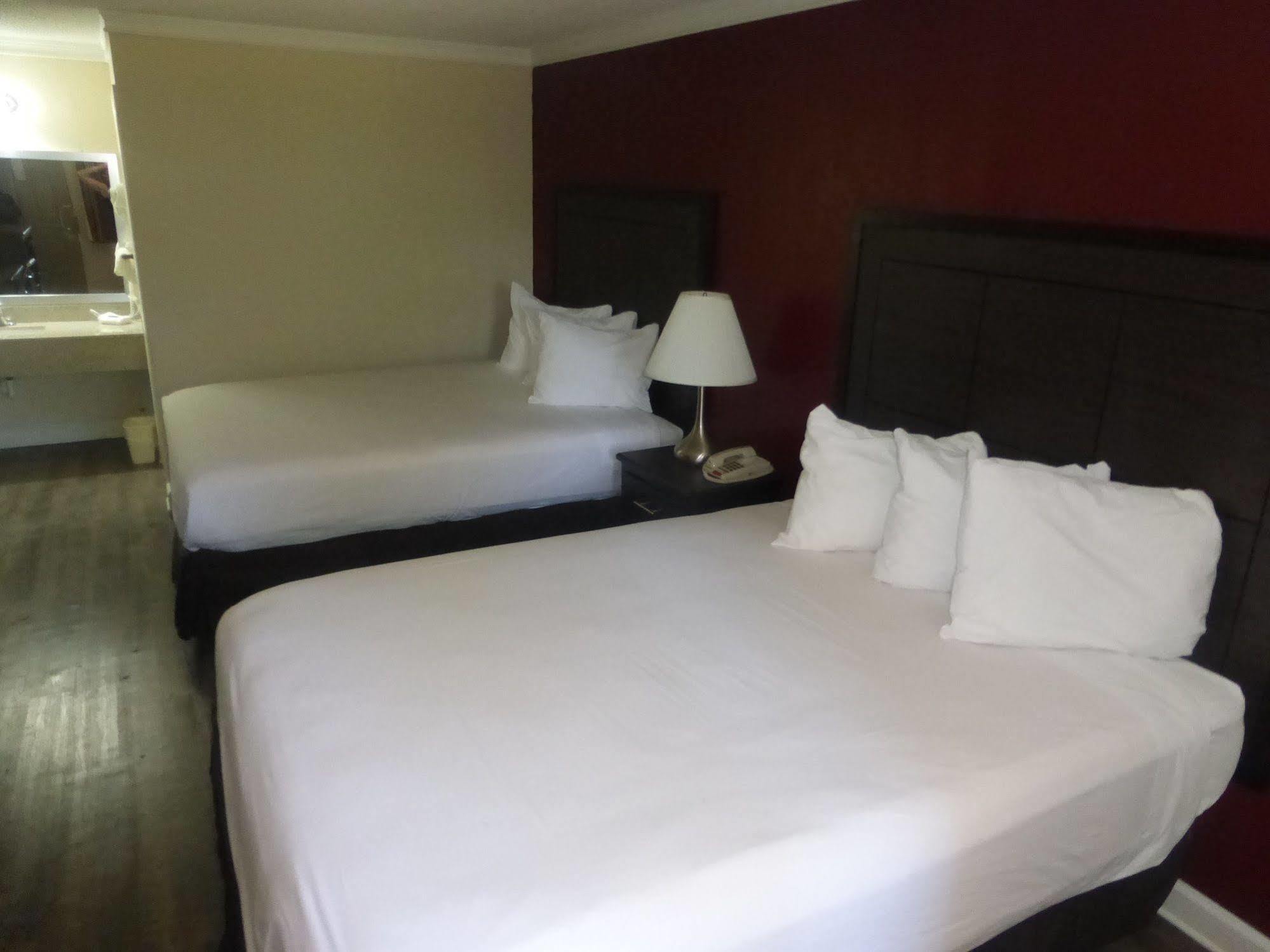 Red Roof Inn Форрест-Сити Экстерьер фото