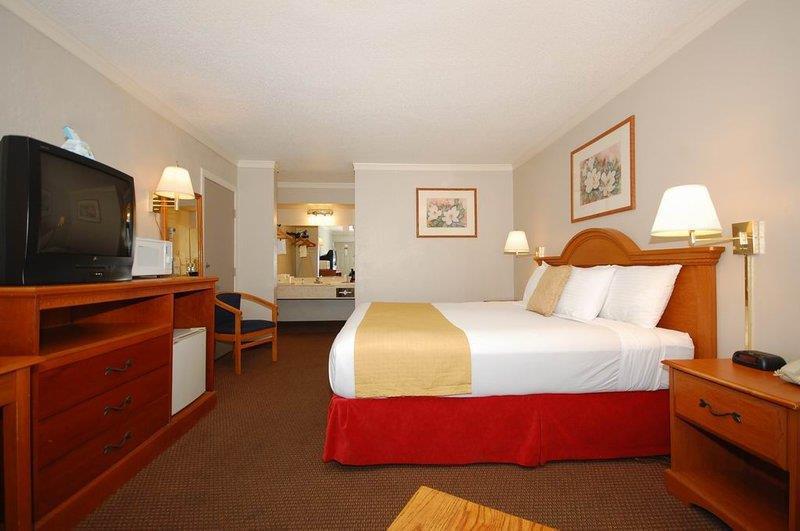 Red Roof Inn Форрест-Сити Номер фото